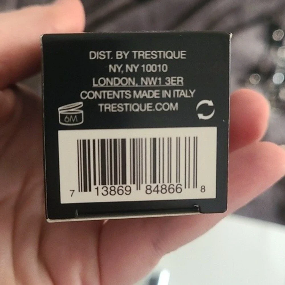 Trestique mascara with built in lash curler tool